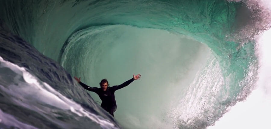 Stunning surf movie from Chris Bryan and the pictures of the surfing lessons on 16. December 2014