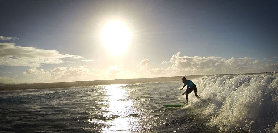 First green wave on fuerteventura – surfing lessons on 15. December 2014