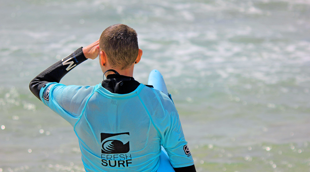 Sicherheit beim Surfen als Anfänger Boardhandeling