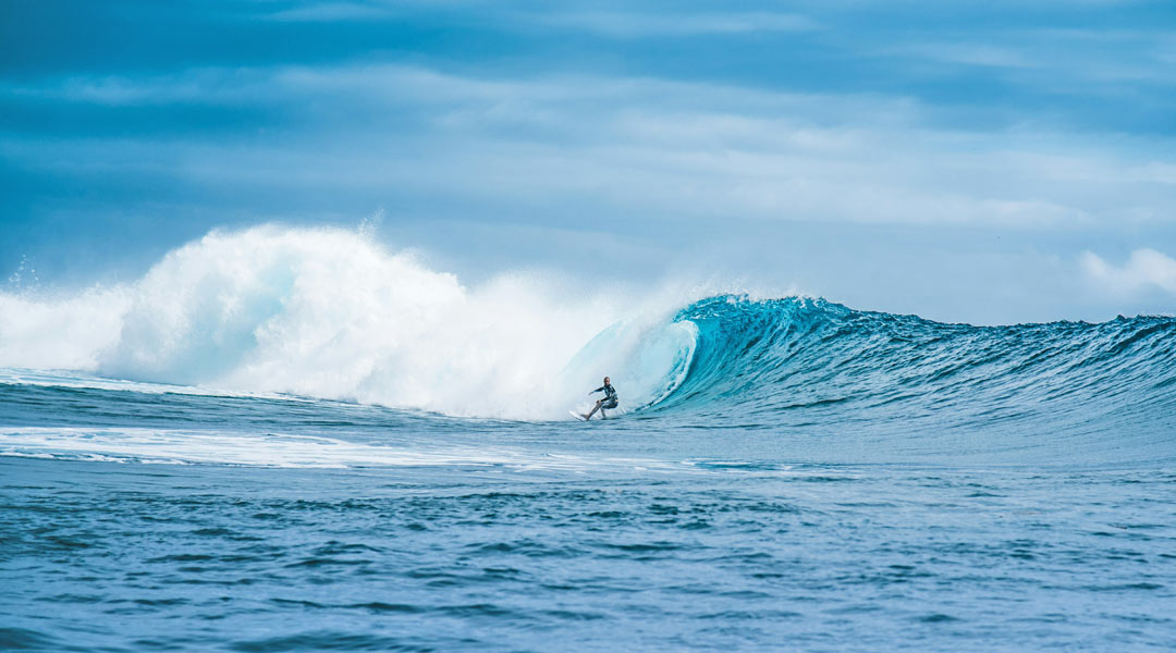 surfen bei olympia - welle in tahiti