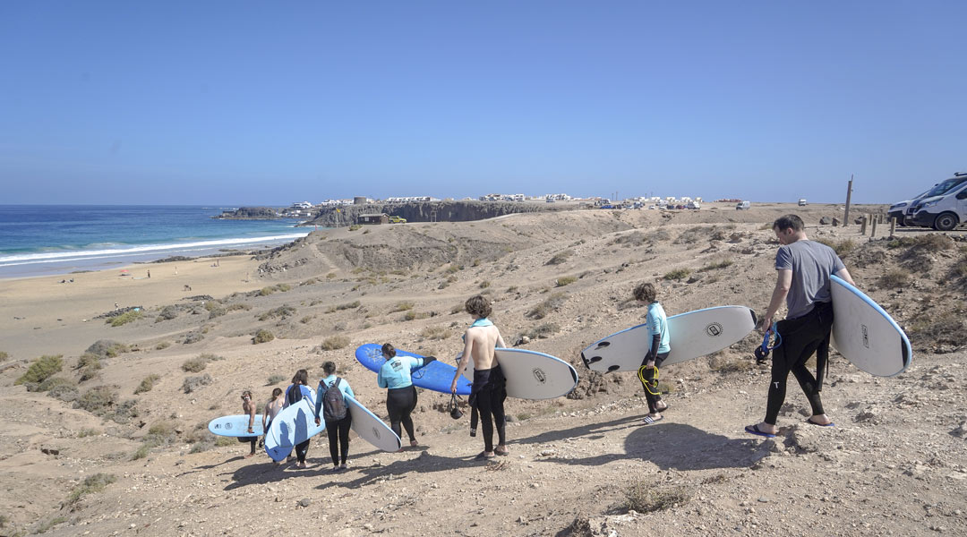 tipps für deinen surfkurs auf fuerteventura strand