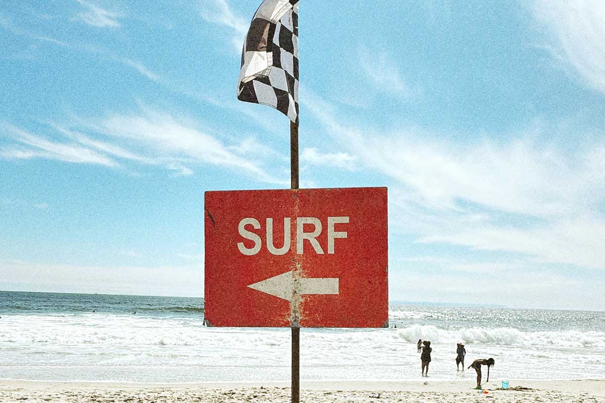 wassersicherheit für kinder - strandbeflaggung surfer zone