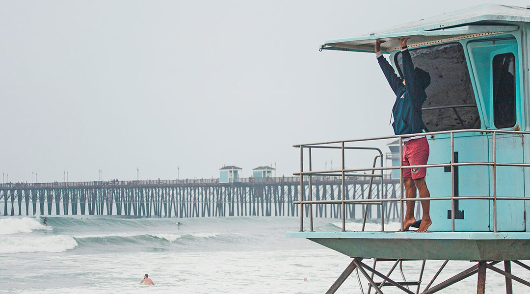 wassersicherheit für kinder  - bewachter surferstrand