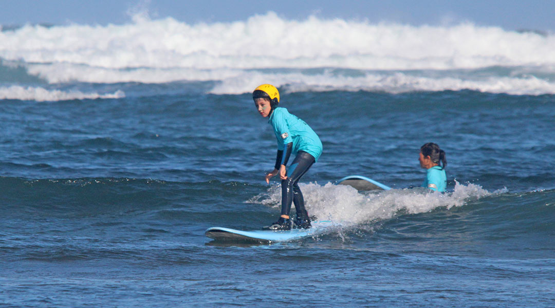 wassersicherheit für kinder  - gut geschützt surfen lernen