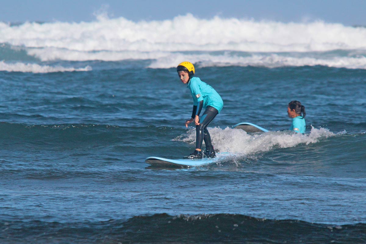 wassersicherheit für kinder  - gut geschützt surfen lernen auf fuerteventura